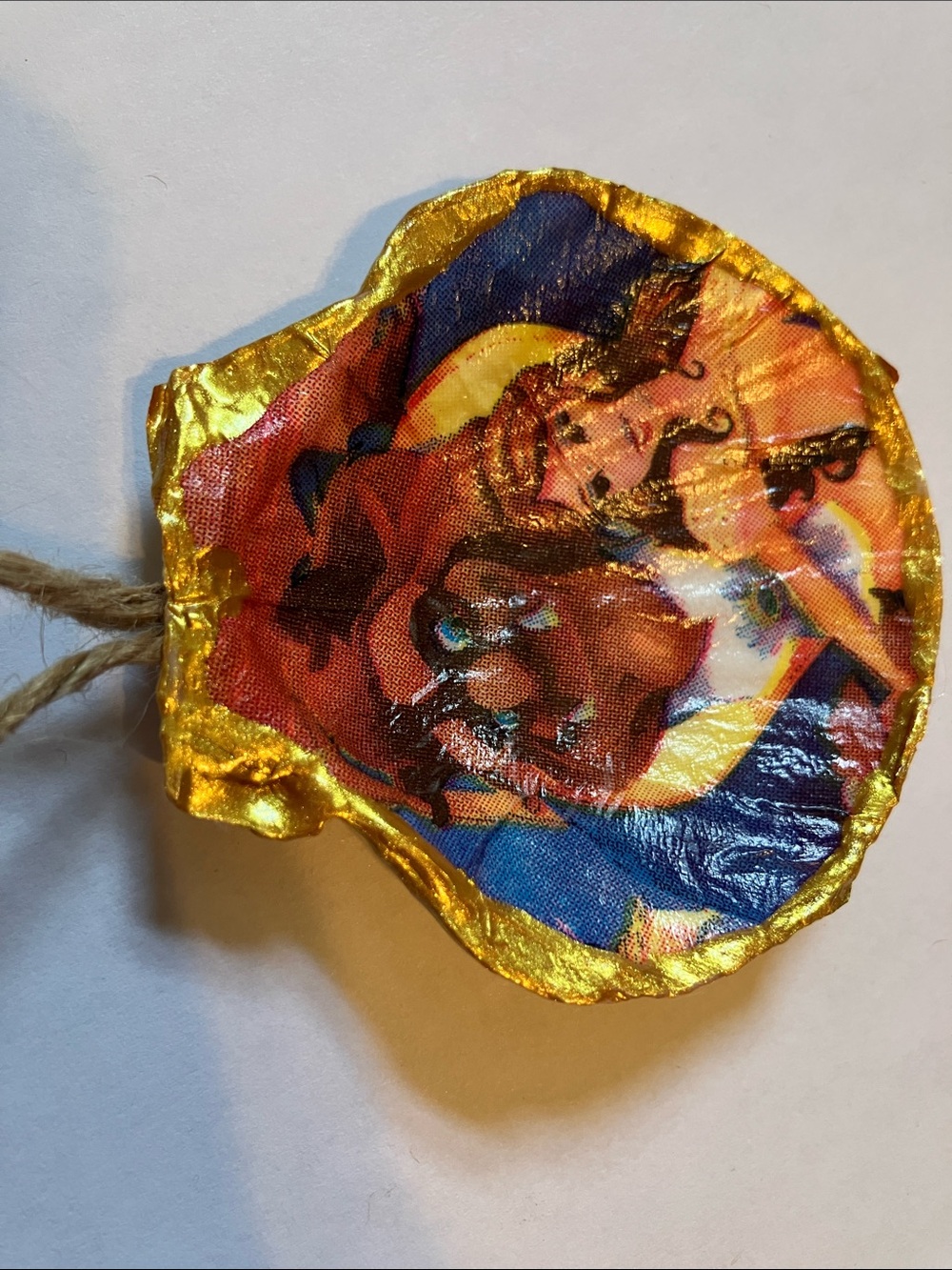 Beauty & The Beast Seashell Ornament Handcrafted Decoupage 3 inch Gold Metallic - Picture 3 of 4